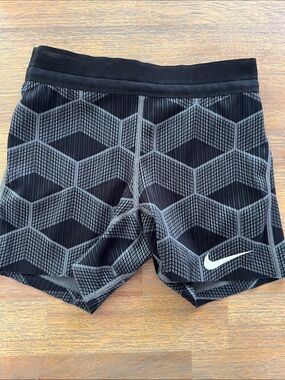 Nike Women’s Gray and Black Aerowswift Active Shorts XS